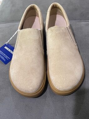 Birkenstock Oswego sandcastle suede with tan sole